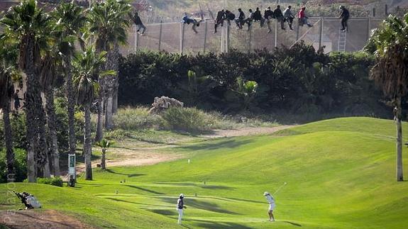 ¿Qué hay detrás de la impactante foto de la valla de Melilla?