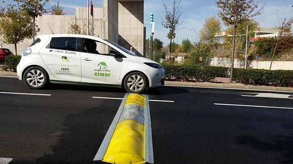 Un inventor de Villanueva de Tapia instala el primer Badén Inteligente de Velocidad en Boadilla del Monte