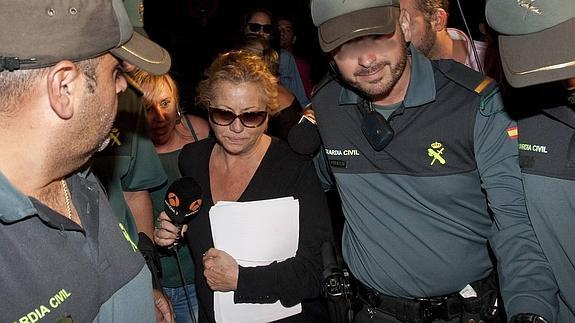 Maite Zaldívar, entrando en prisión.