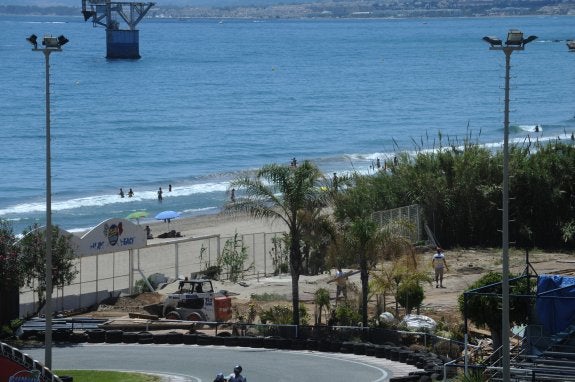 Apartan de Urbanismo al inspector que informó de la ilegalidad de las obras de un club de playa
