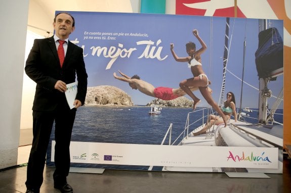 Rafael Rodríguez encara 2015 con la sensación de que también será un buen año para el turismo en Andalucía. :: salvador salas