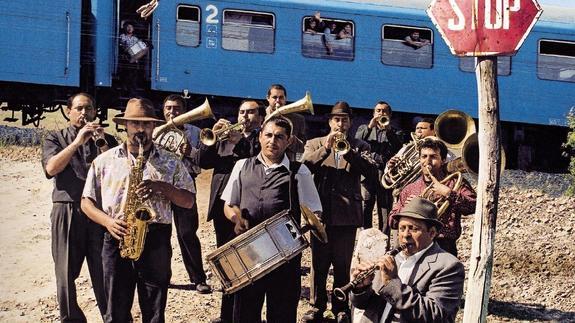 El grupo de folk 'La Fanfare Ciocarlia' rumana. 