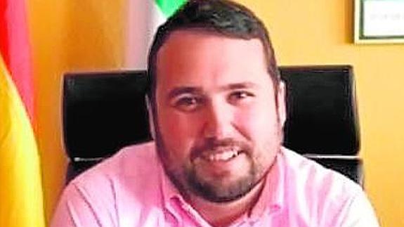 Uno de los dos concejales de UCB retira su apoyo a Salido y mantiene con vida el pacto de gobierno