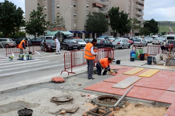 El proyecto de ampliación de aparcamientos en el casco urbano de Estepona alcanza ya las 500 plazas