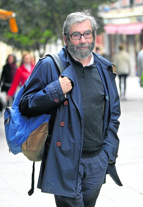 Antonio Muñoz Molina, paseando por Madrid. :: marta jara