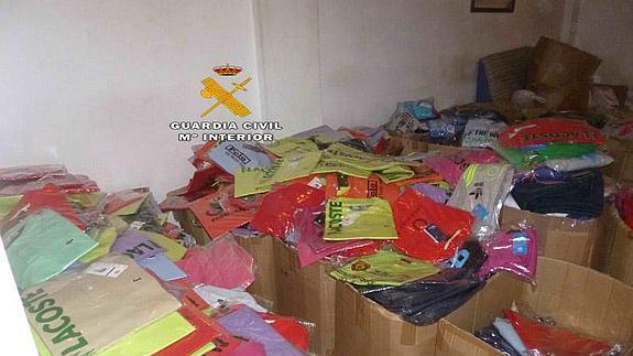 Material intervenido en la operación en un piso de Mijas.