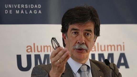 Javier Urra: «Se nos va todo en hablar y en perder el tiempo tontamente; y eso es un suicidio por fascículos»