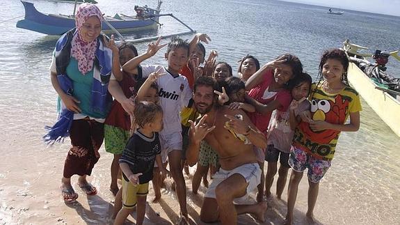 «Vine para surfear unos días y me enamoré de las playas de Indonesia»