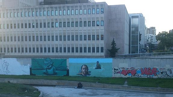 Dos de los tres grafitis, ya terminados. 