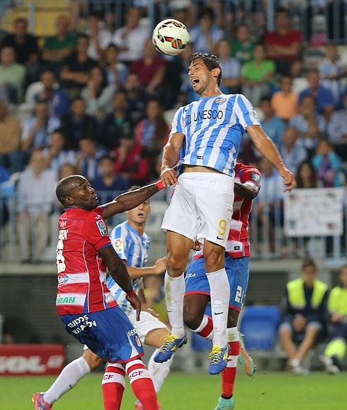Babin mira sorprendido el salto de Santa Cruz.