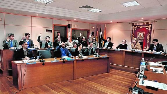 El pleno aprobó ayer por unanimidad la disolución del consorcio de la escuela benalmadense.