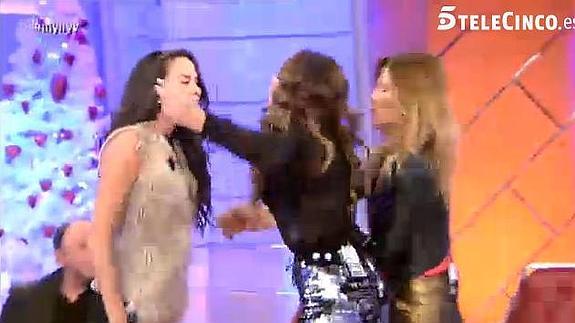 La gran pelea de Mujeres, Hombres y Viceversa: Samira y Steisy, a punto de llegar a las manos