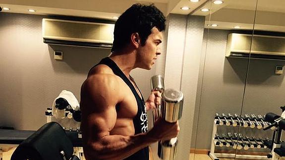 Mario Casas, en un gimnasio de Málaga. 