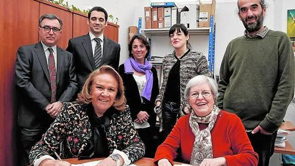 Representantes de Málaga Acoge y Fundación Persán. 