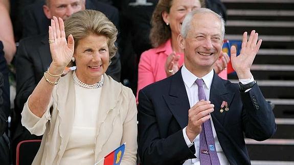 Hans Adam, que cumple en febrero 70 años, y su esposa, Marie Aglaëx. 