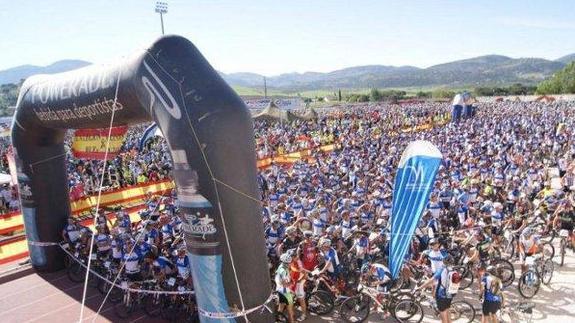 Los participantes, en Ronda, antes de salir el año pasado. SUR