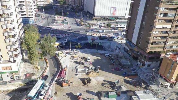 Obras en la plaza de Albert Camus, que en breve se extenderán a la avenida de Andalucía. 