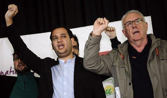 Cayo Lara, junto a Daniel González, candidato a la Alcaldía de Sevilla. :: efe/ raúl caro