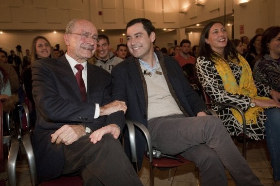 De la Torre, Juanma Moreno y Loles López, ayer. :: álvaro cabrera