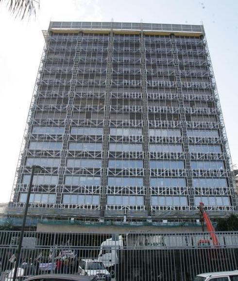 Y el edificio negro... se volverá blanco