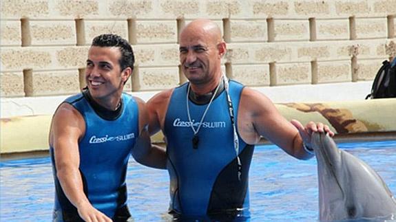 José Luis barbero, junto al jugador del Barcelona Pedrito.