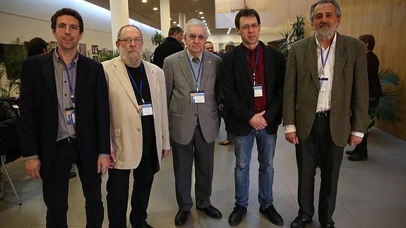 Luis Bononato, a la derecha, junto con otros participantes en el congreso. 