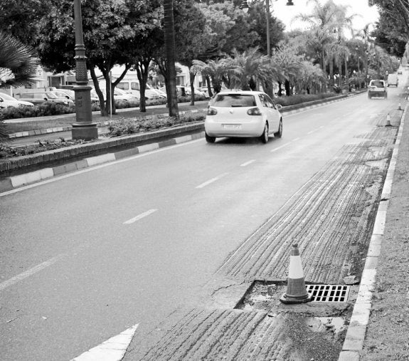 Trabajos de asfaltado en la avenida Litoral. :: L.P.
