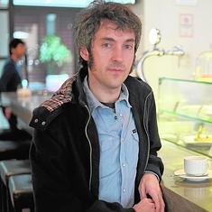Carlos Pardo charló ayer con los lectores en el Café de Bolsa.