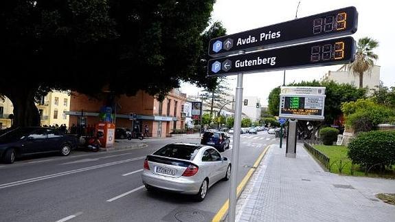 La nueva zona azul inteligente facilitará la búsqueda de aparcamiento en la calle en la capital