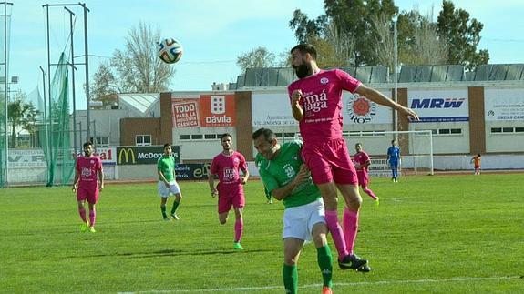 El conjunto paleño tuvo que defenderse con todo tras la expulsión.