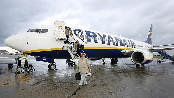 Ryanair seleccionará tripulantes de cabina en Málaga el 16 de abril