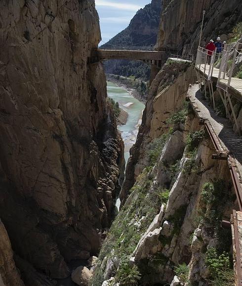 Pendientes de las entradas para el Caminito del Rey