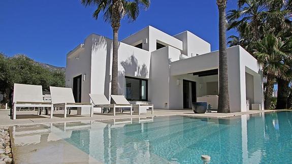 Villa de lujo que Marbella Unique Properties tiene en alquiler en Altos de Puente Romano.