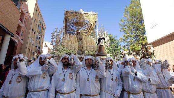 Un momento de la procesión de la Virgen del Rocío.