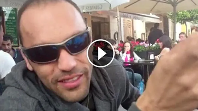 Dos chicos "güena hente" encuentran un móvil en Málaga y lo devuelven con vídeo de recuerdo