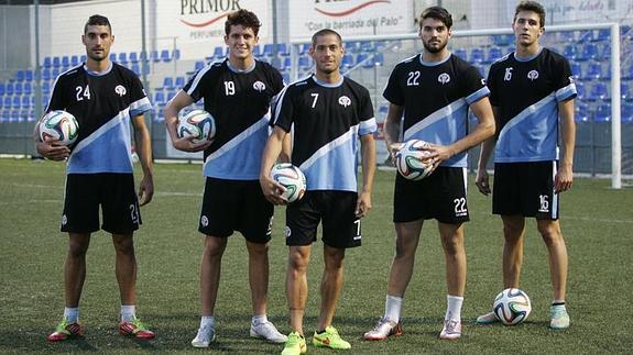 Pibe, Jaime Moreno, Damián Zamorano, Pirulo y Julián Cardellino, ayer en San Ignacio. 
