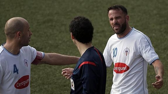 Estrella. Apoño, expulsado contra el Marbella. 