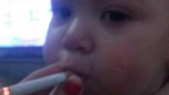 Polémica por la publicación de un bebé fumando en una red social