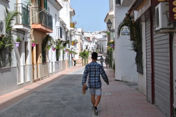 La calle Casares termina su remodelación justo a tiempo para el día de San Isidro en Estepona