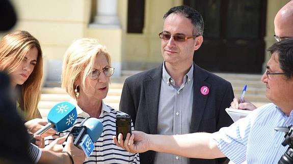 Rosa Díez con el candidato a la alcaldía de Málaga. 