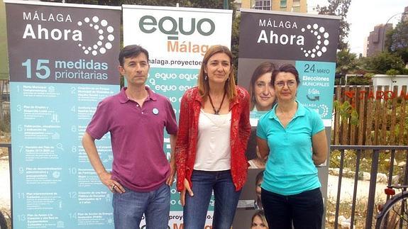 Ysabel Torralbo junto a su compañero en la lista, Ángel Rodríguez, y por la portavoz de Equo Carmen Molina. 