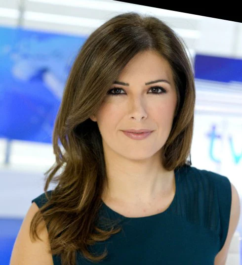 Lara Siscar dará la puntuación de España. La presentadora vive ahora más tranquila tras la detención de dos individuos que la acosaban en las redes sociales. :: TVE