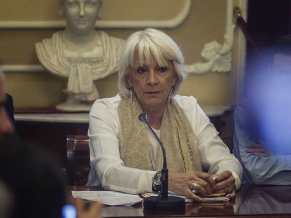 La alcaldesa en funciones de Cádiz, Teófila Martínez, ayer. :: 
