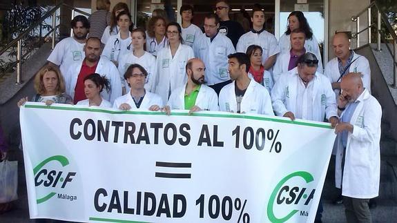 Médicos y sindicalistas se concentran todas las mañanas. 