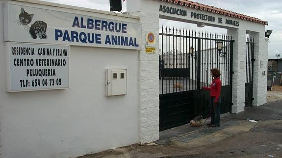Fachada del parque animal municipal de Torremolinos.