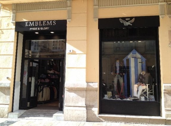 La firma Emblems abrirá una tienda de ropa tras comprar los locales de Manferga