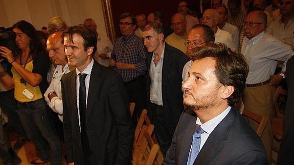 Pablo Atencia y Eduardo Pastor, en la asamblea de elecciones celebrada hace tres años. 