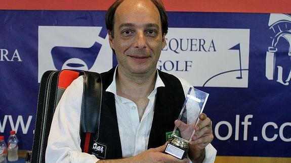 Daniel Sánchez con el trofeo del ganador
