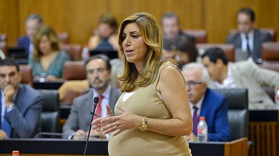 La presidenta andaluza, durante su intervención en la sesión de control del Parlamento autonómico. 