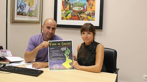 Sergio Hijano y María José Roberto, hoy con el cartel anunciador.